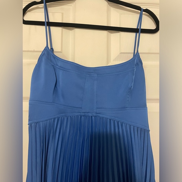 House of Harlow 1960 Pleated Cut Out Dress NWT - Picture 3 of 6